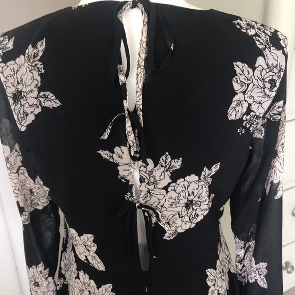 Women’s Dress - Picture 3 of 4